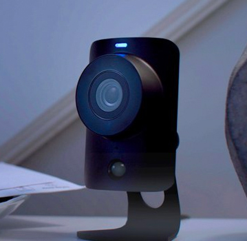 img-simplisafe-cam-closeup